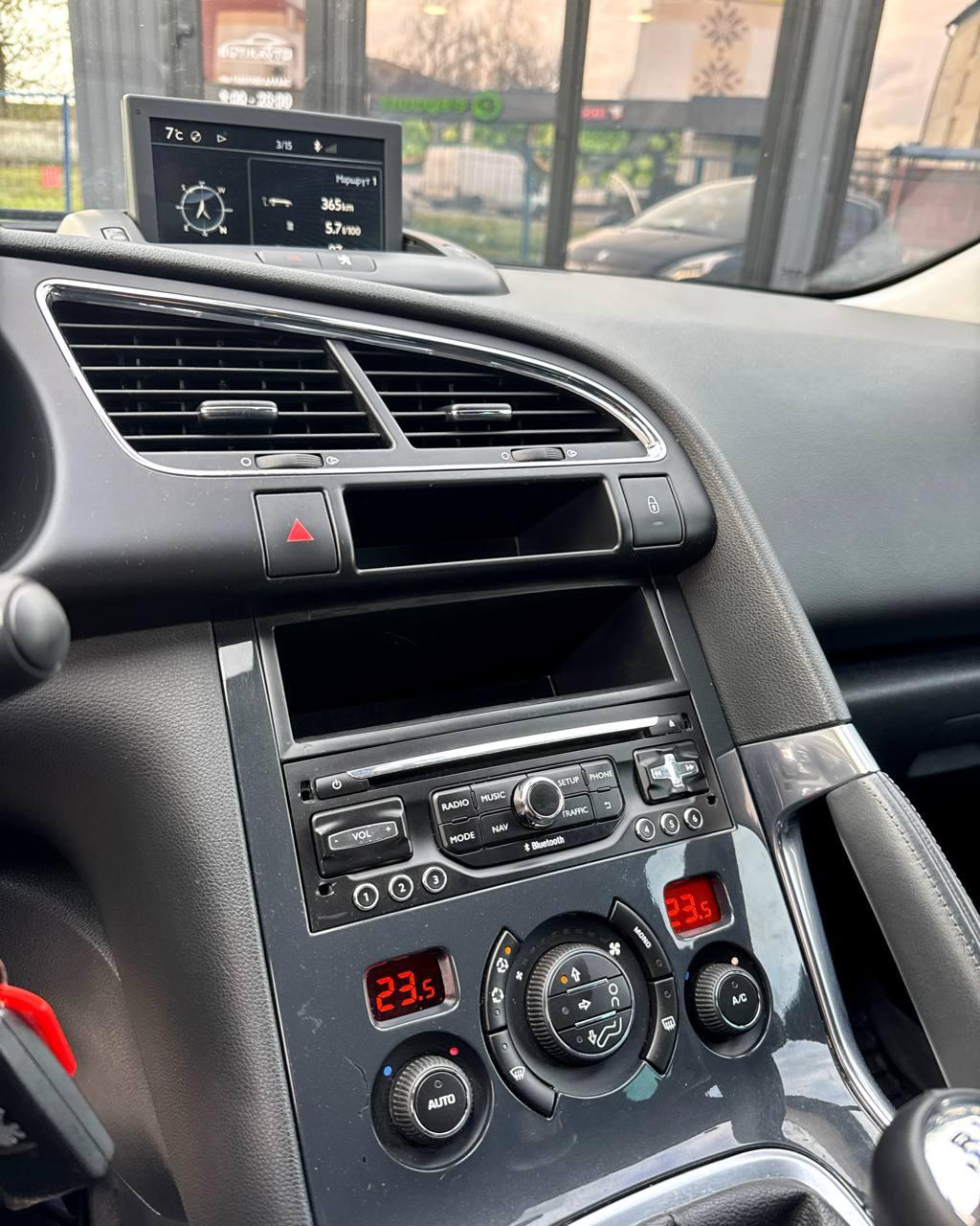 Peugeot 3008 I · Рестайлинг , 2015 г., механика, дизель - фото 14