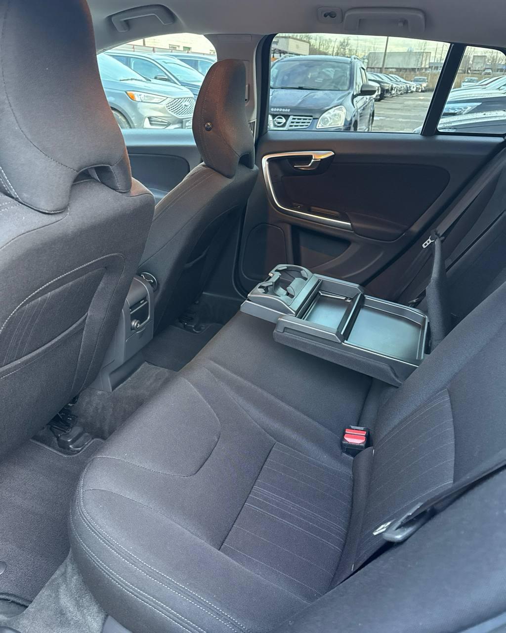 Volvo V60 I , 2012 г., механика, дизель - фото 9