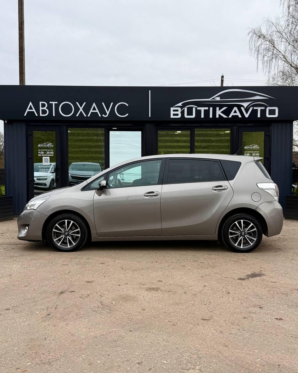 Toyota Verso I · Рестайлинг , 2014 г., механика, дизель - фото 4