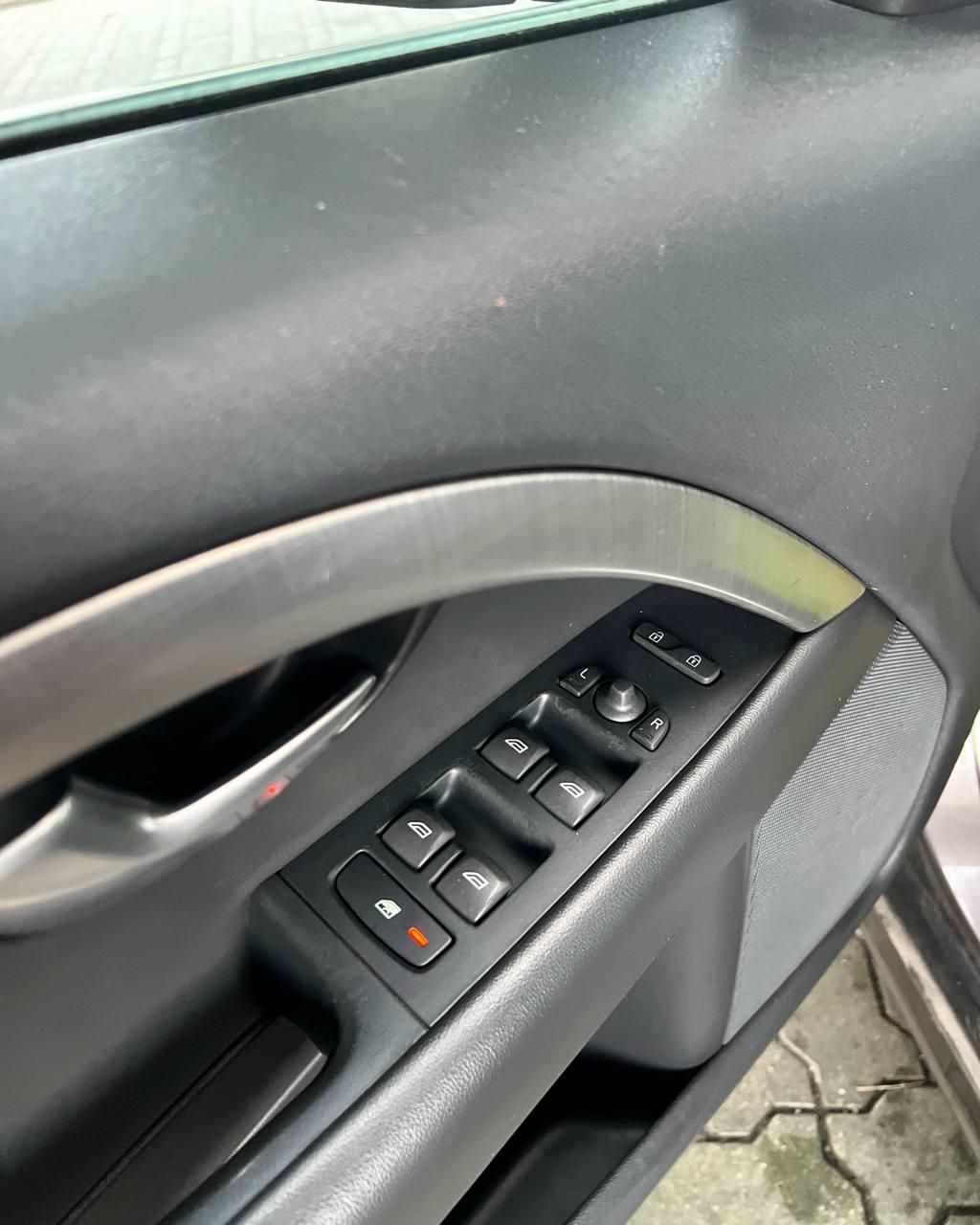 Volvo V70 III , 2010 г., механика, дизель - фото 9