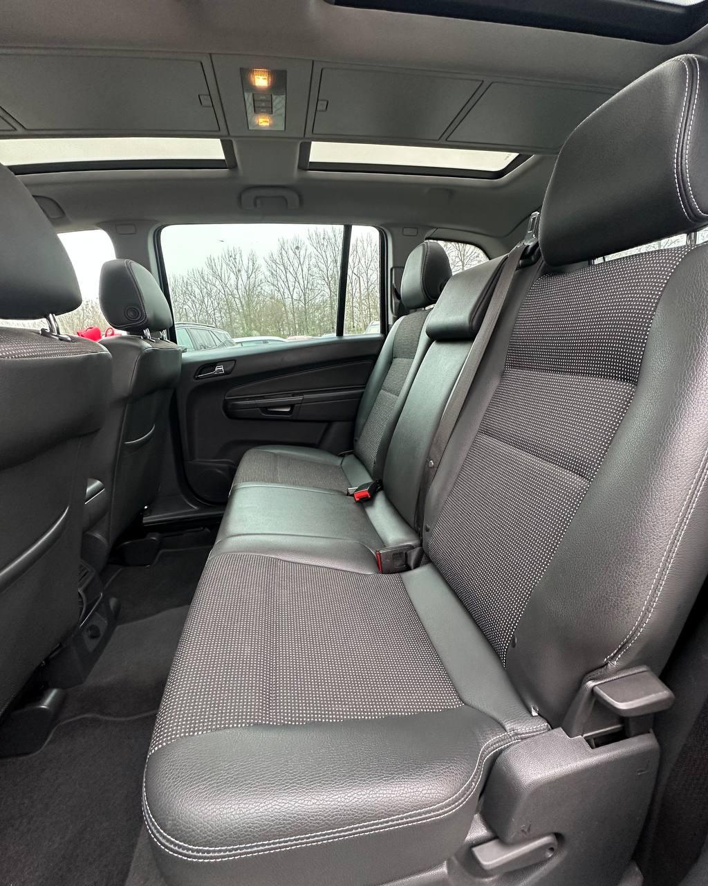 Opel Zafira B · Рестайлинг , 2011 г., механика, дизель - фото 8