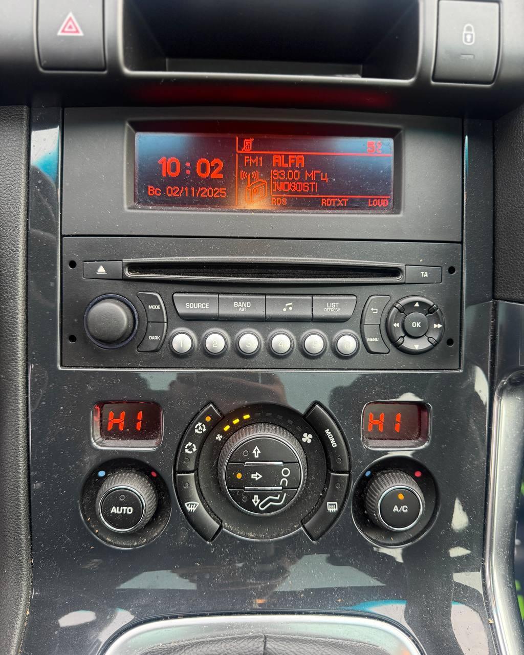 Peugeot 3008 I · Рестайлинг , 2015 г., механика, дизель - фото 16