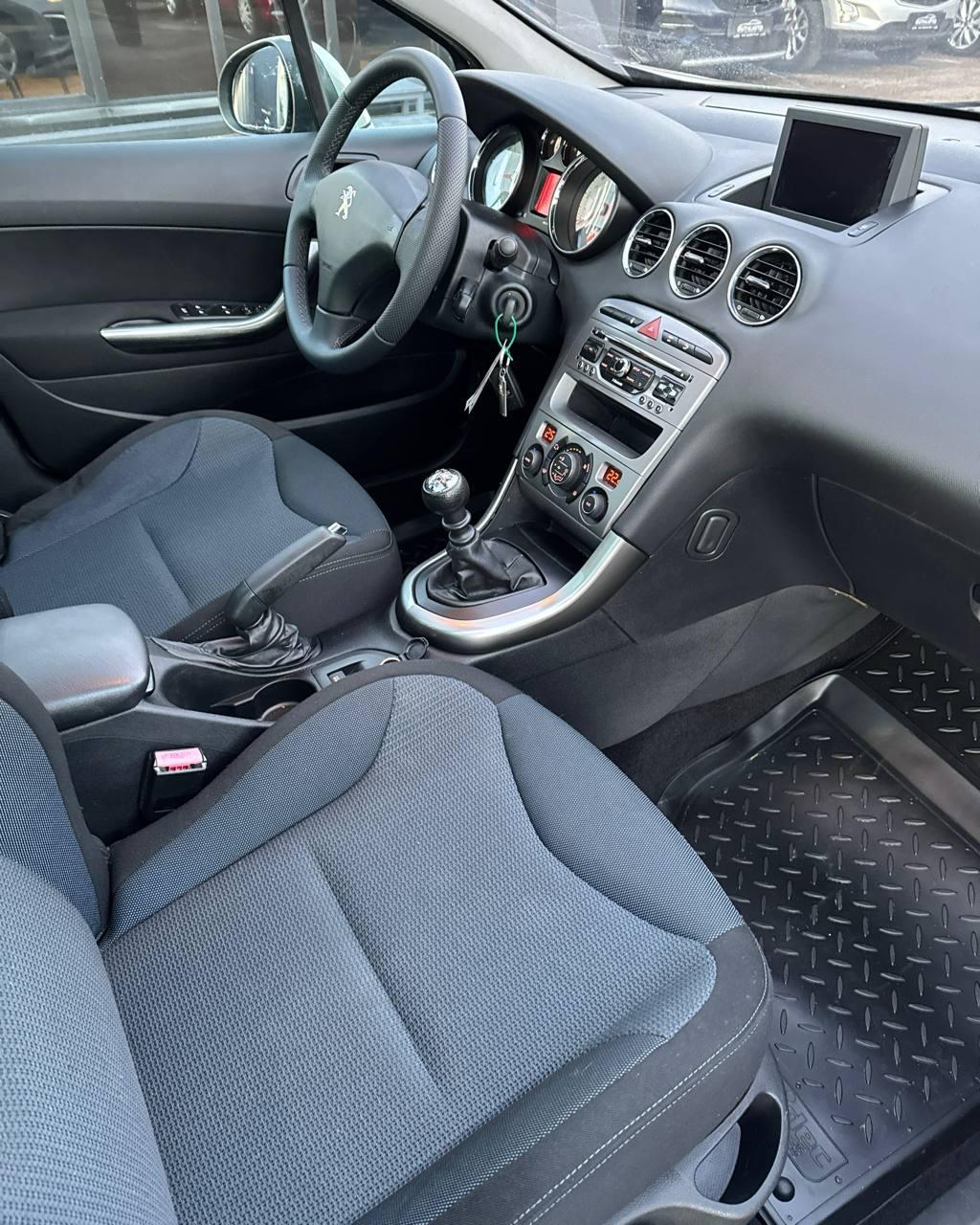 Peugeot 308 T7 · Рестайлинг , 2012 г., механика, дизель - фото 13