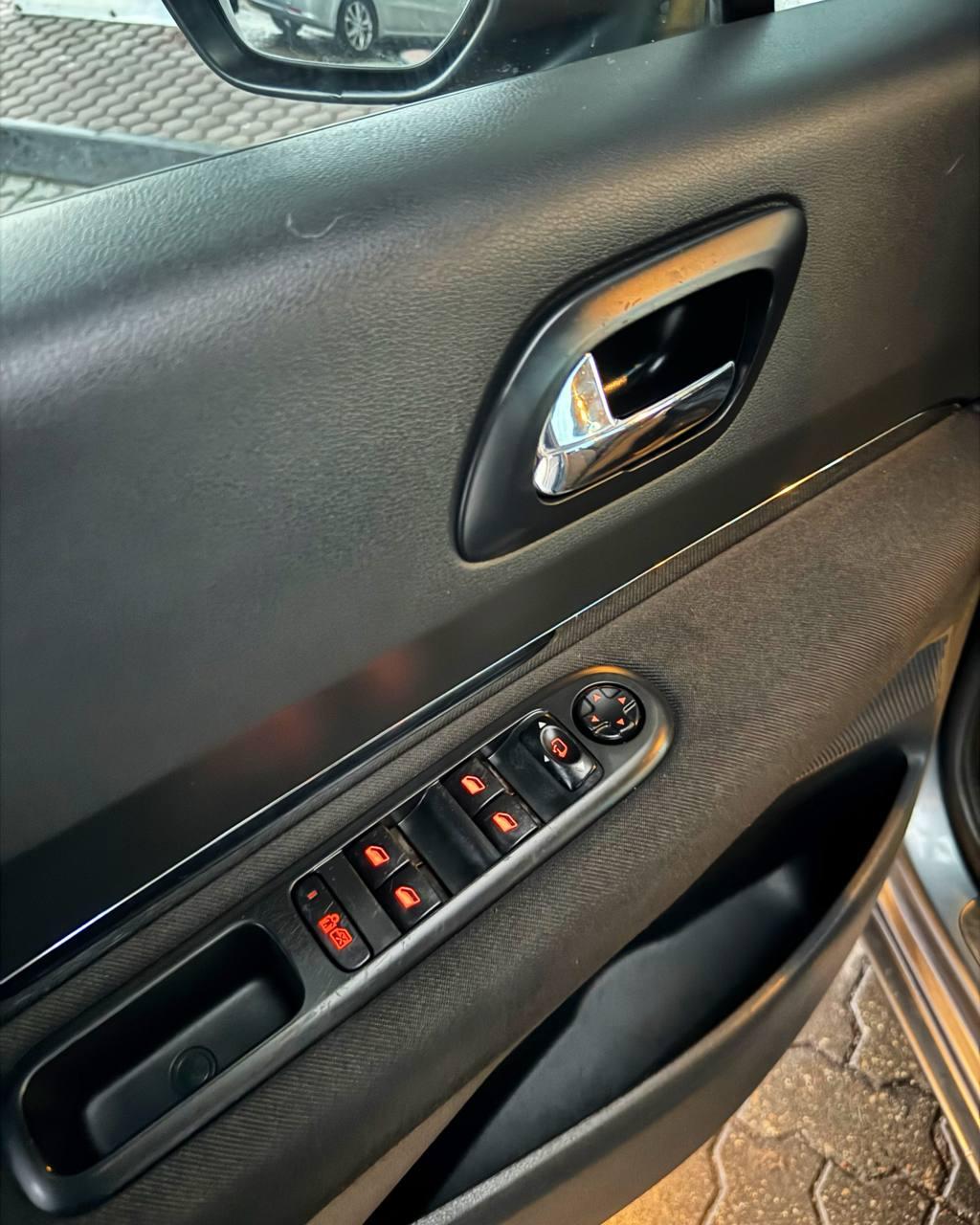 Peugeot 5008 I , 2011 г., механика, дизель - фото 9