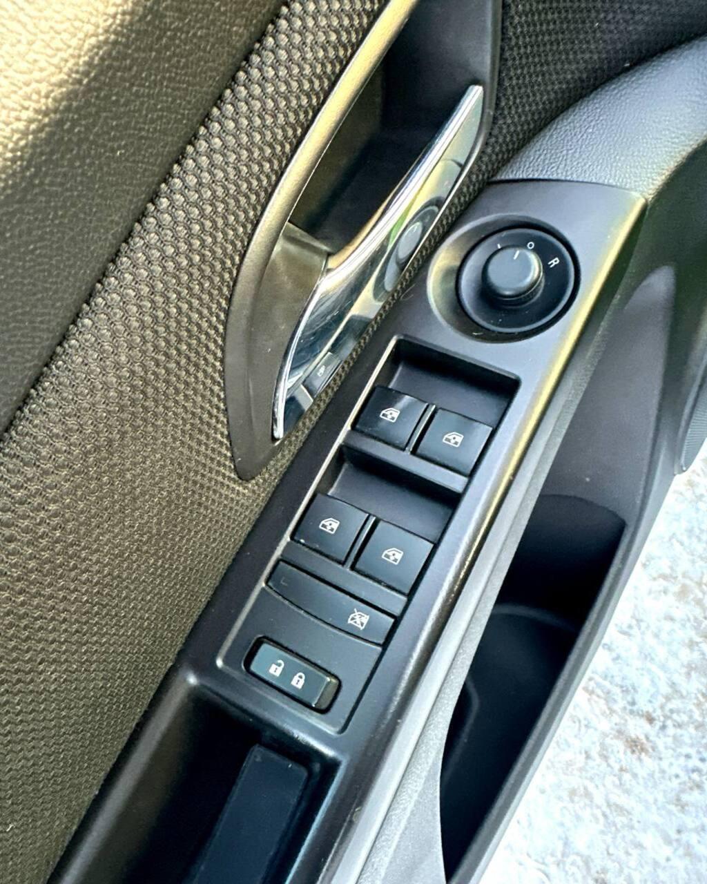 Chevrolet Cruze J300 · Рестайлинг , 2015 г., автомат, бензин - фото 15