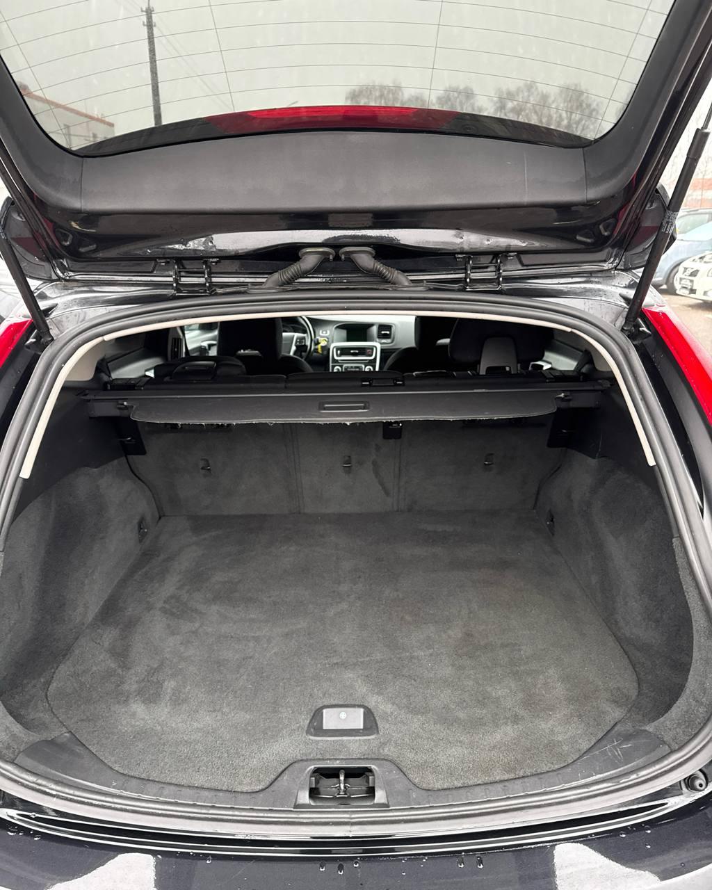 Volvo V60 I · Рестайлинг , 2013 г., механика, дизель - фото 12