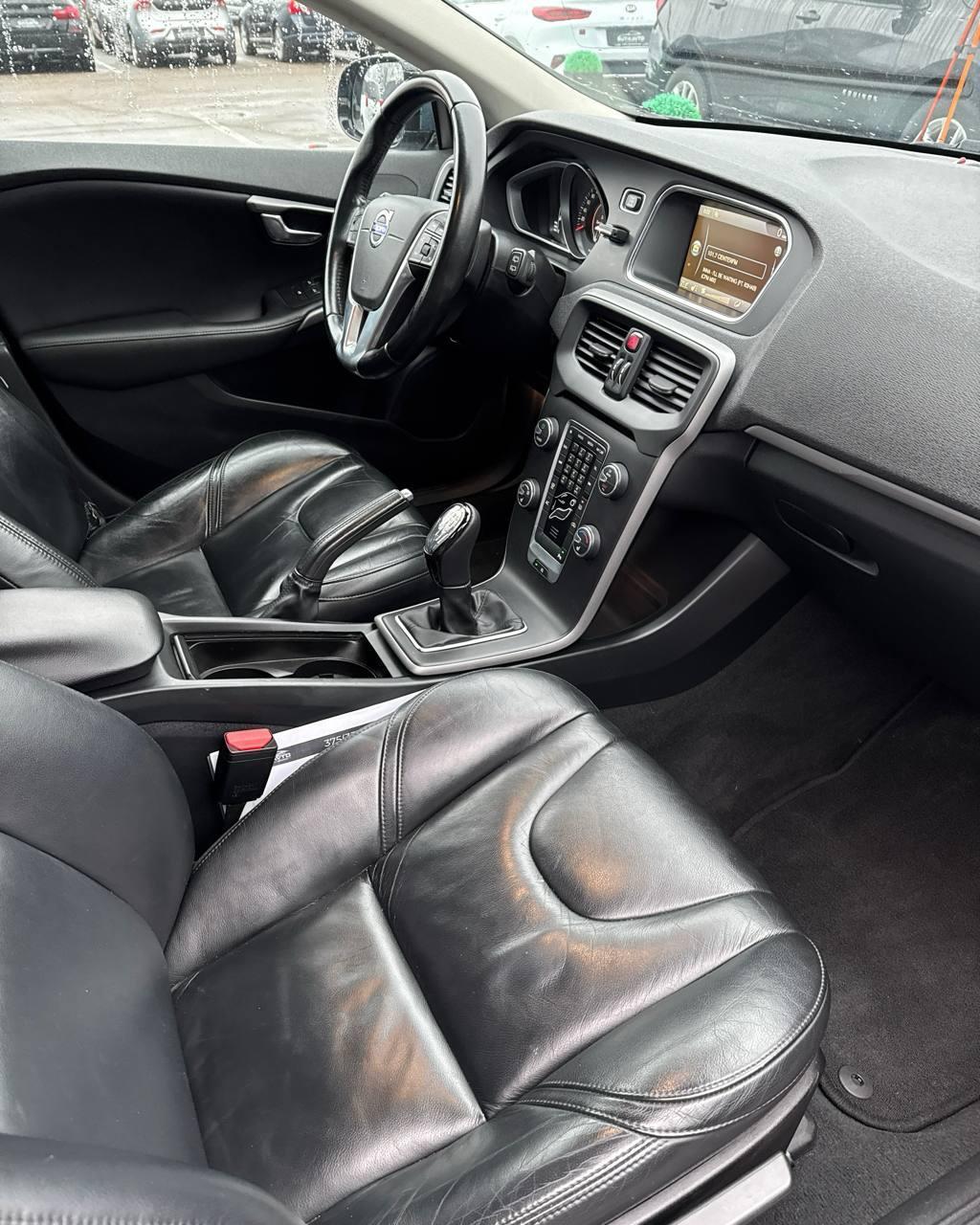 Volvo V40 II , 2013 г., механика, дизель - фото 10