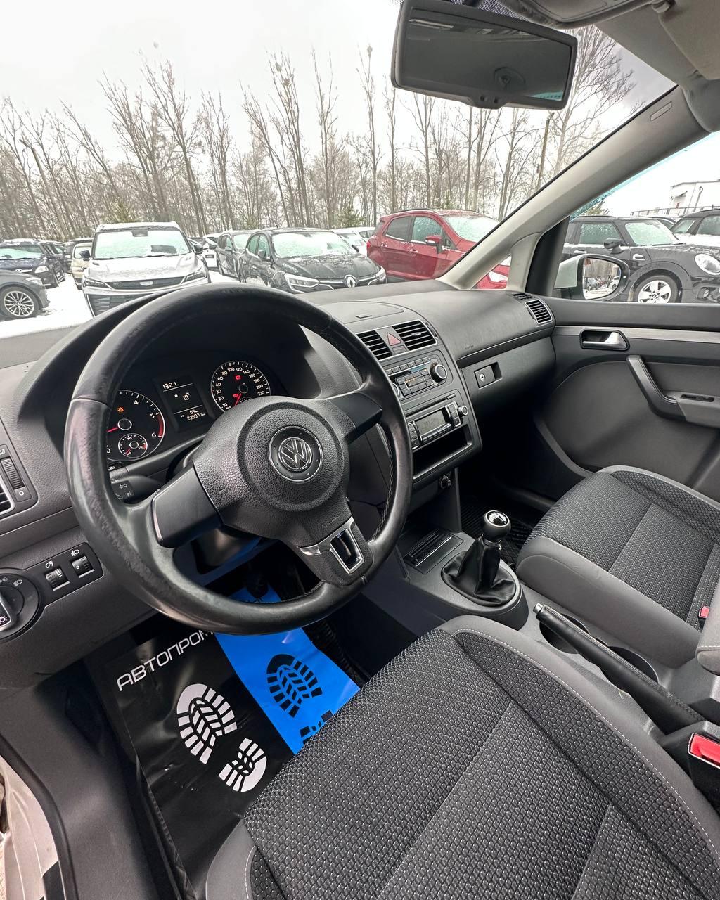 Volkswagen Touran I · 2-й рестайлинг , 2011 г., механика, дизель - фото 7