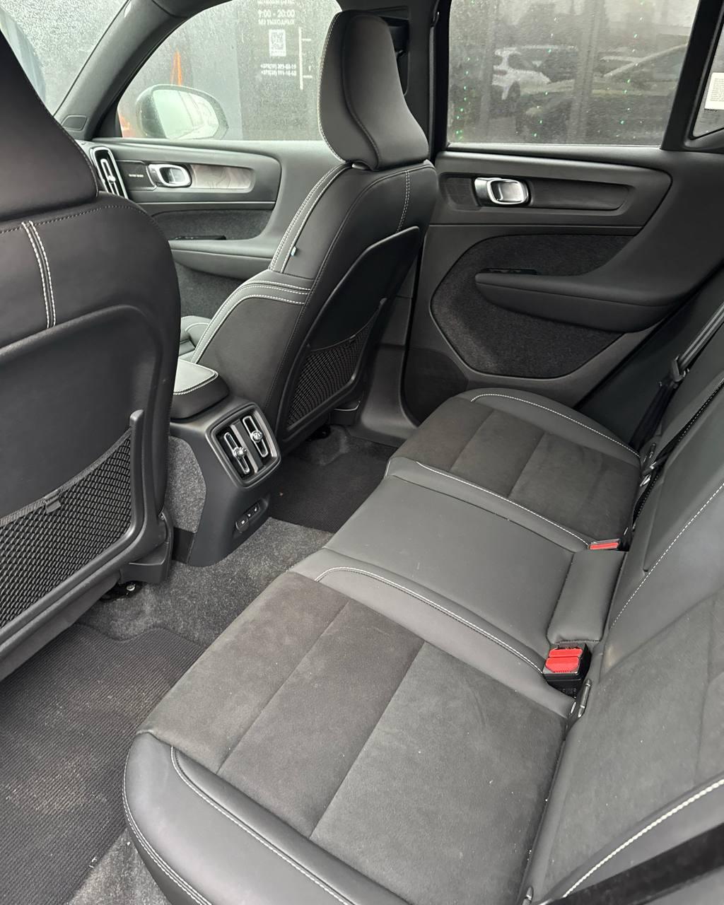 Volvo XC40 I · Рестайлинг , 2023 г., автомат, электро - фото 11