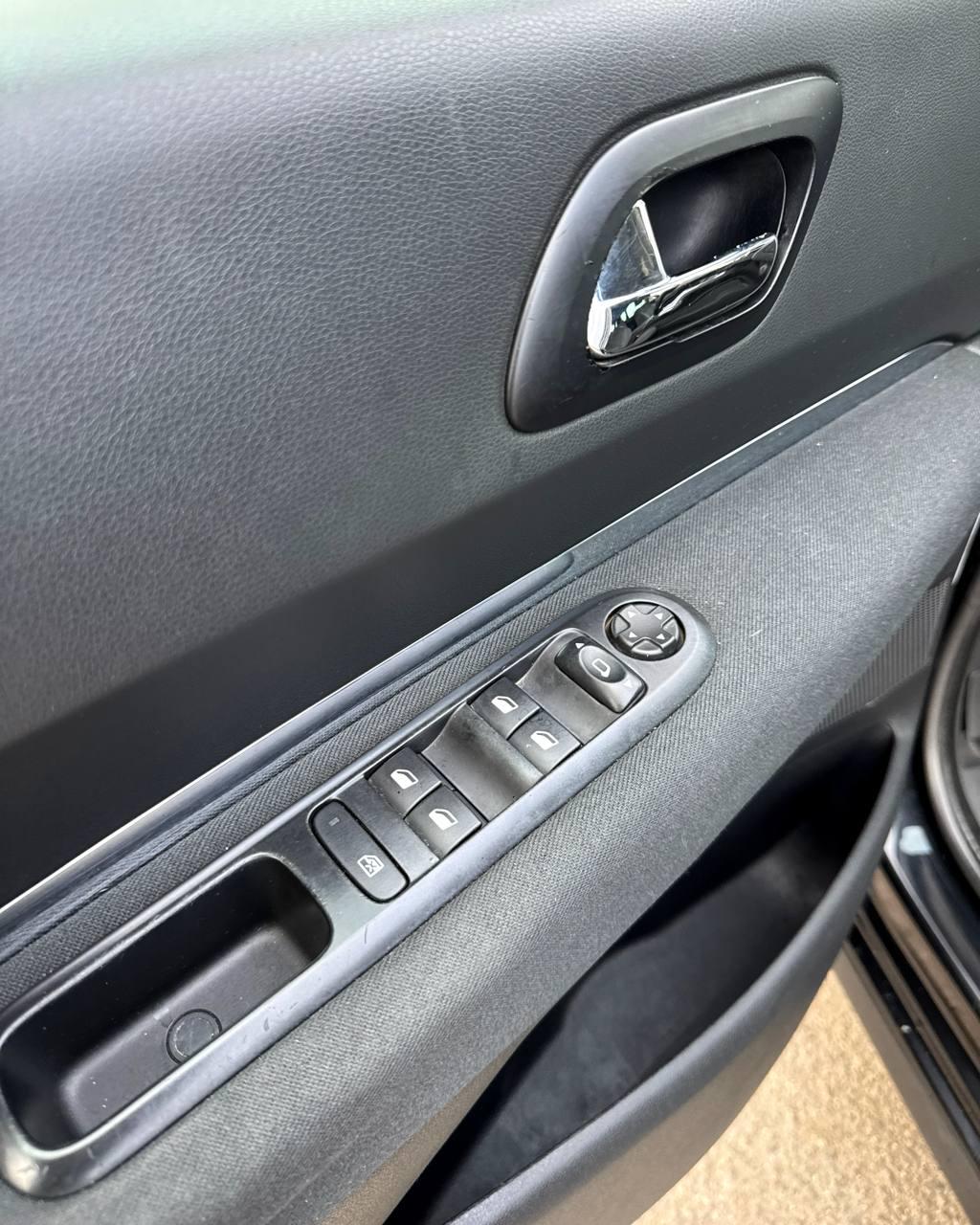 Peugeot 3008 I · Рестайлинг , 2015 г., механика, дизель - фото 13