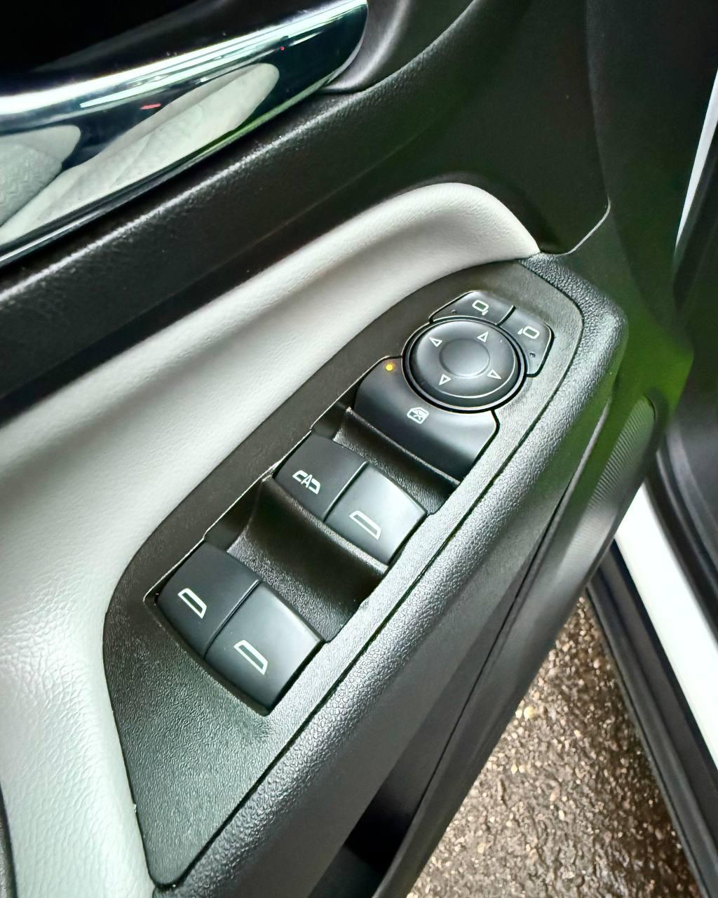 Chevrolet Equinox III · Рестайлинг , 2023 г., автомат, бензин - фото 16