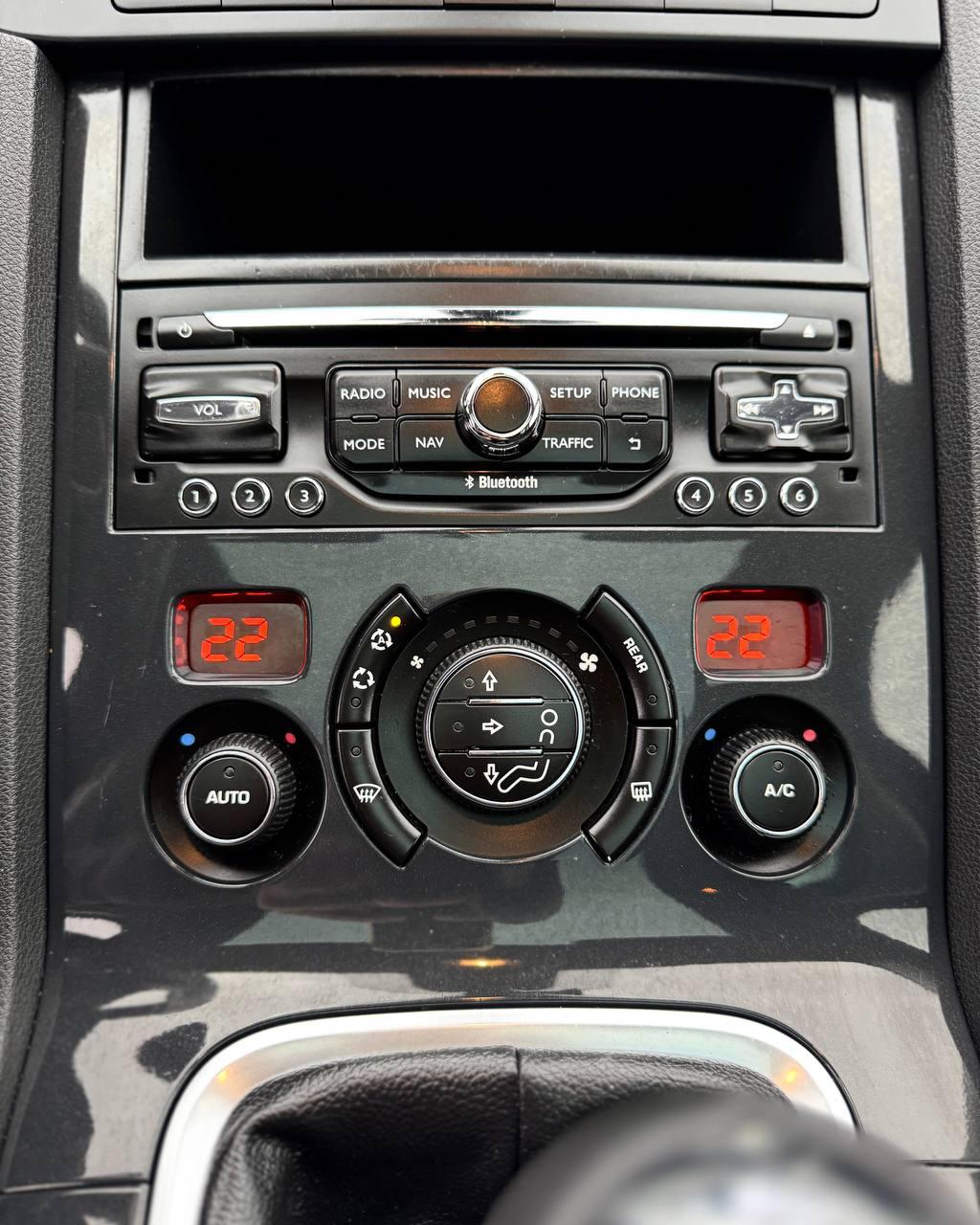 Peugeot 5008 I · Рестайлинг , 2015 г., механика, дизель - фото 18