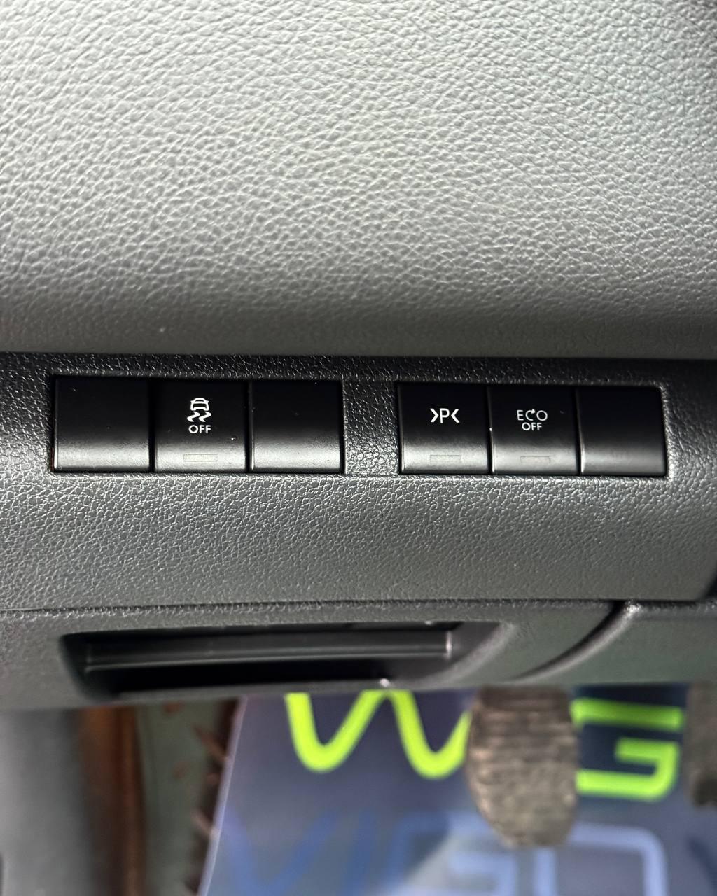 Peugeot 5008 I · Рестайлинг , 2015 г., механика, дизель - фото 17