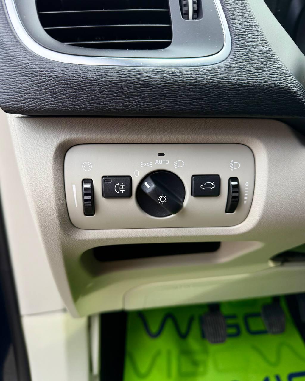 Volvo V40 II , 2013 г., механика, дизель - фото 16