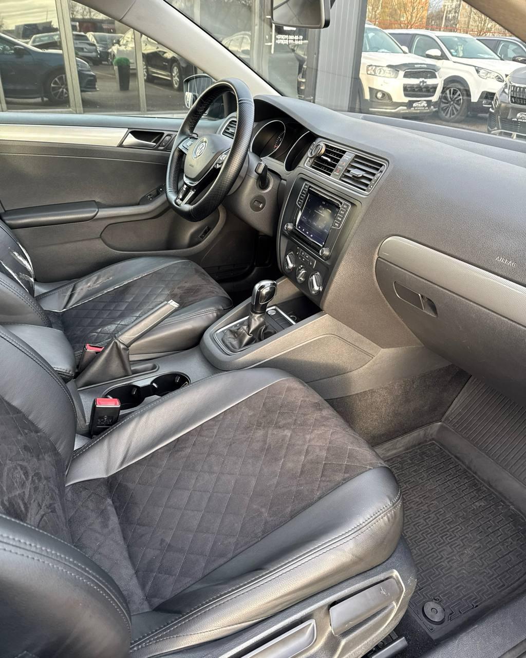 Volkswagen Jetta VI · Рестайлинг , 2015 г., автомат, бензин - фото 11