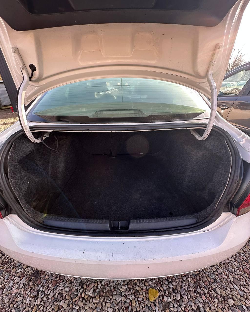 Volkswagen Polo Sedan I , 2012 г., механика, бензин - фото 10