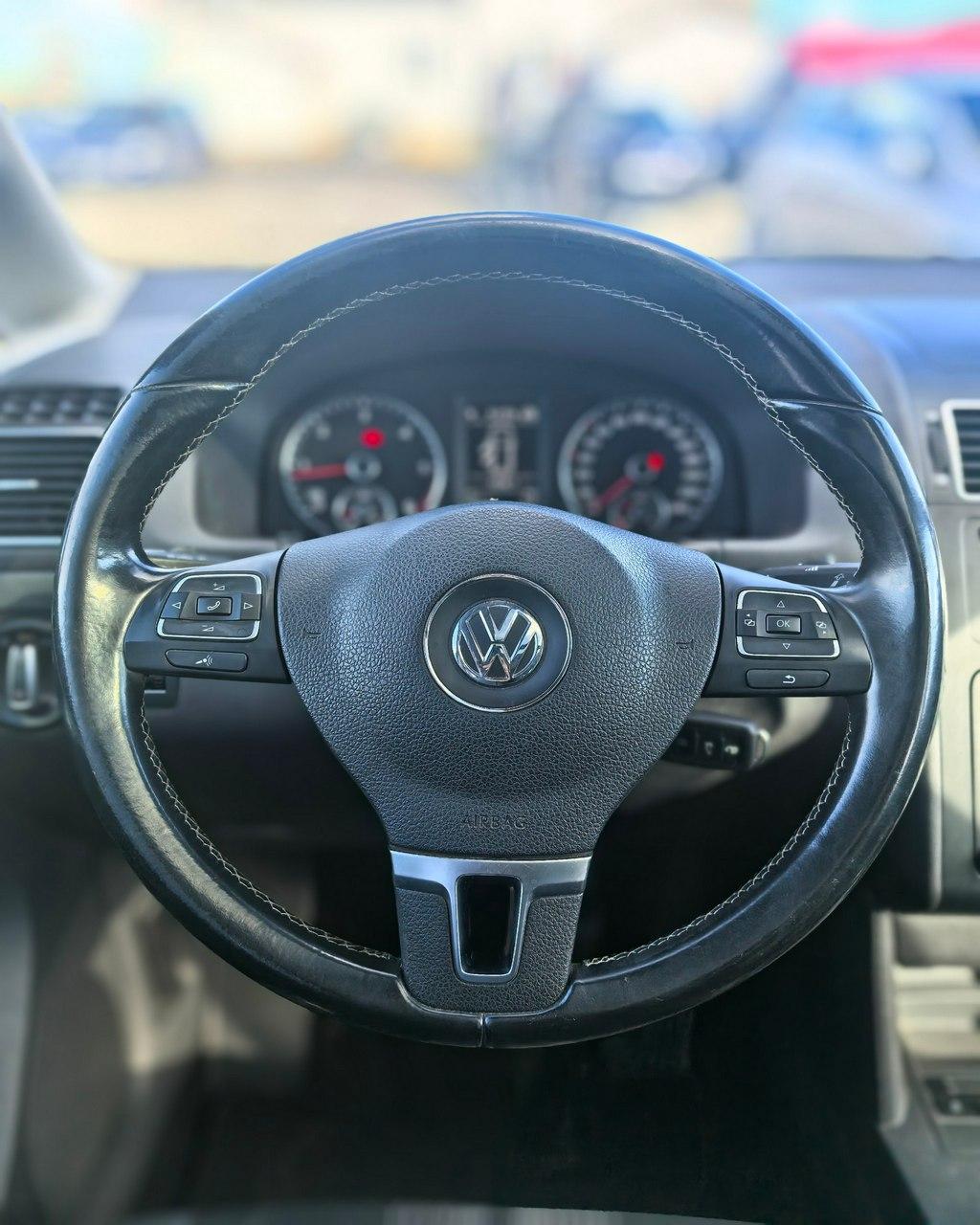 Volkswagen Touran I · 2-й рестайлинг , 2012 г., механика, дизель  - фото 9
