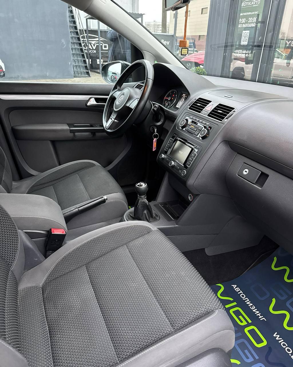 Volkswagen Touran I · 2-й рестайлинг , 2011 г., механика, дизель - фото 10