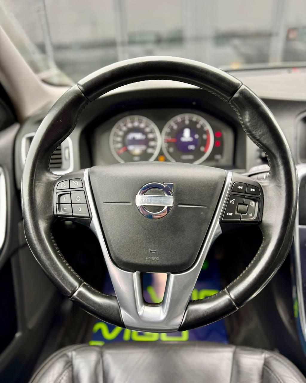 Volvo V60 I , 2012 г., механика, дизель - фото 15