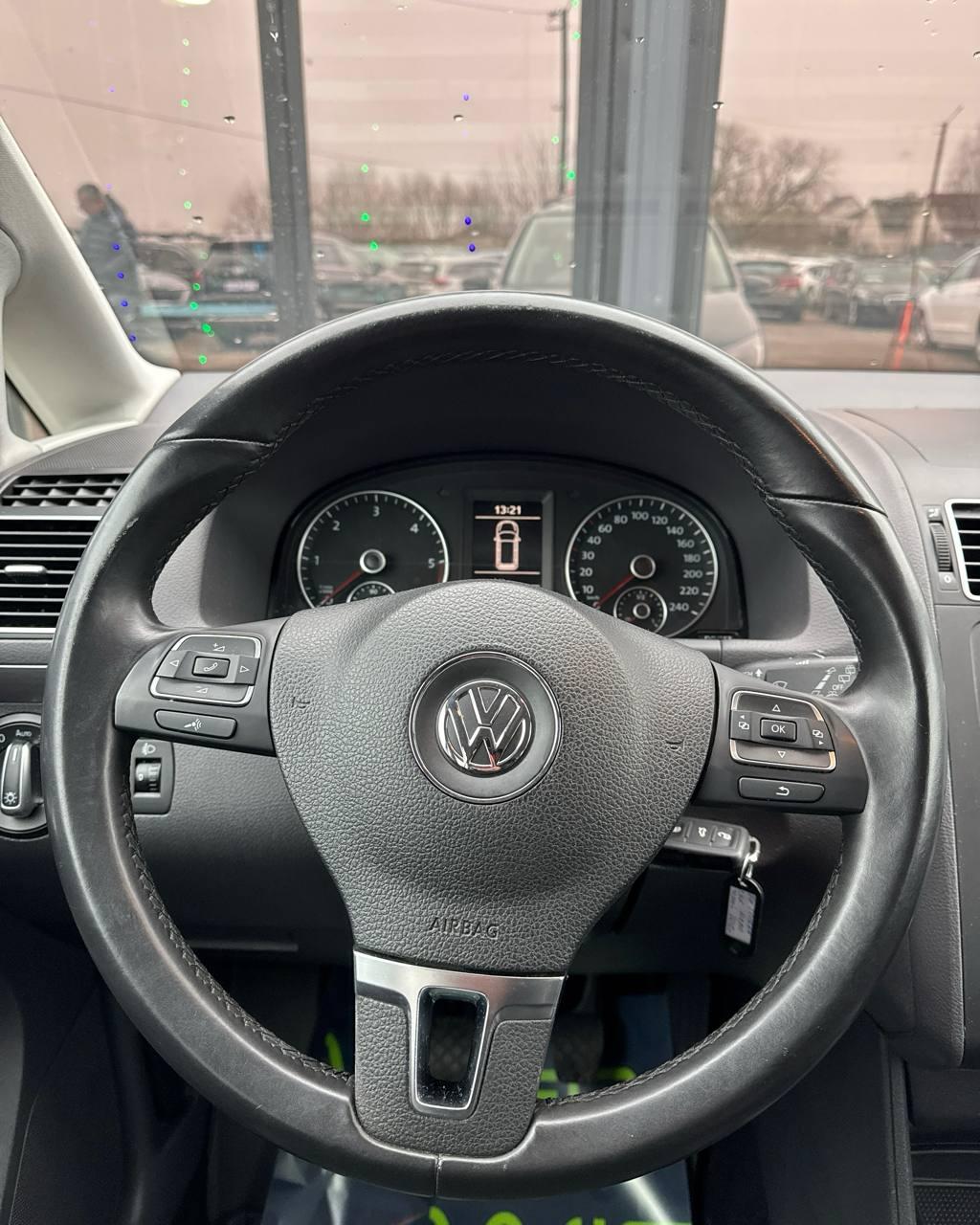 Volkswagen Touran I · 2-й рестайлинг , 2012 г., механика, дизель - фото 16