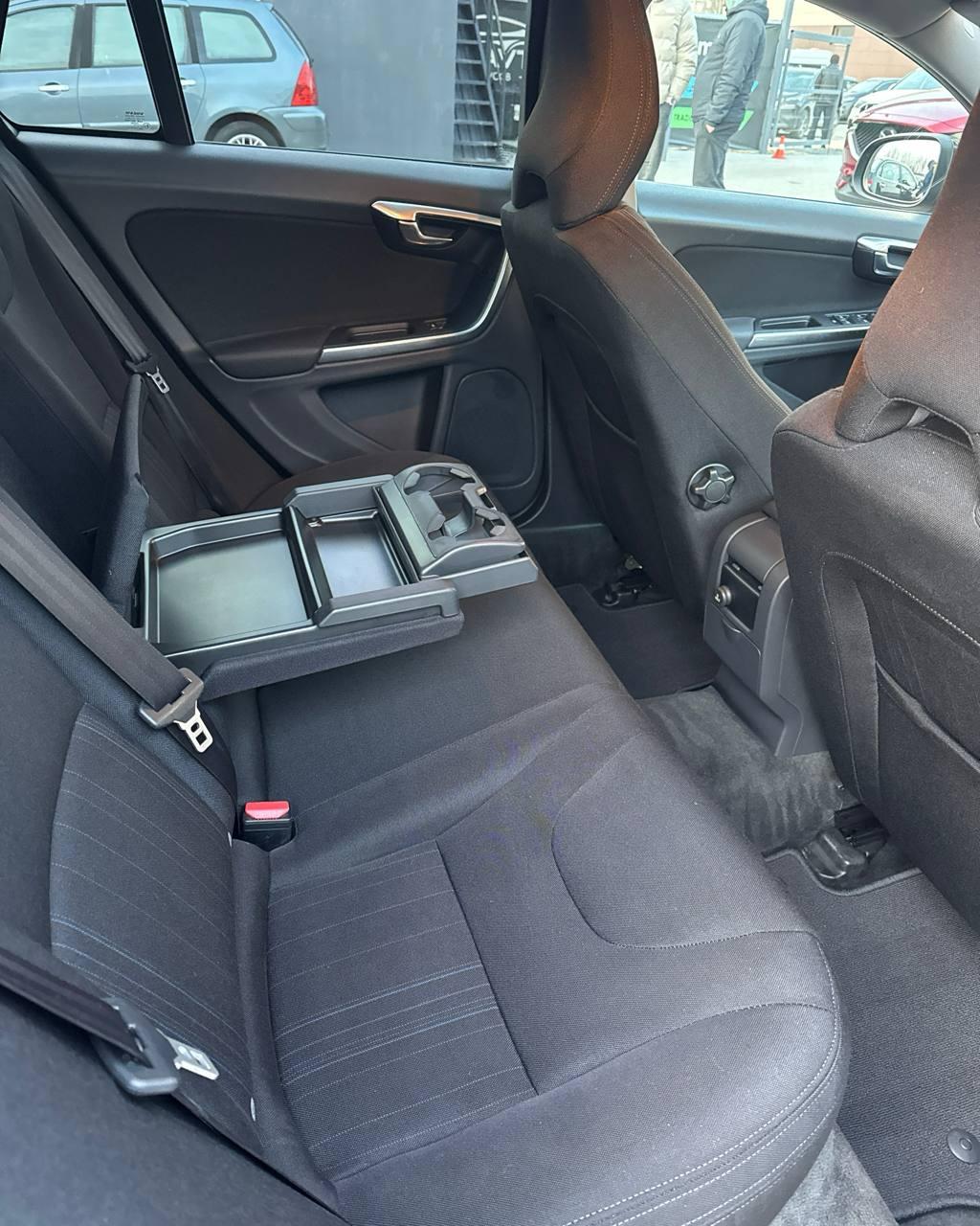 Volvo V60 I , 2012 г., механика, дизель - фото 10