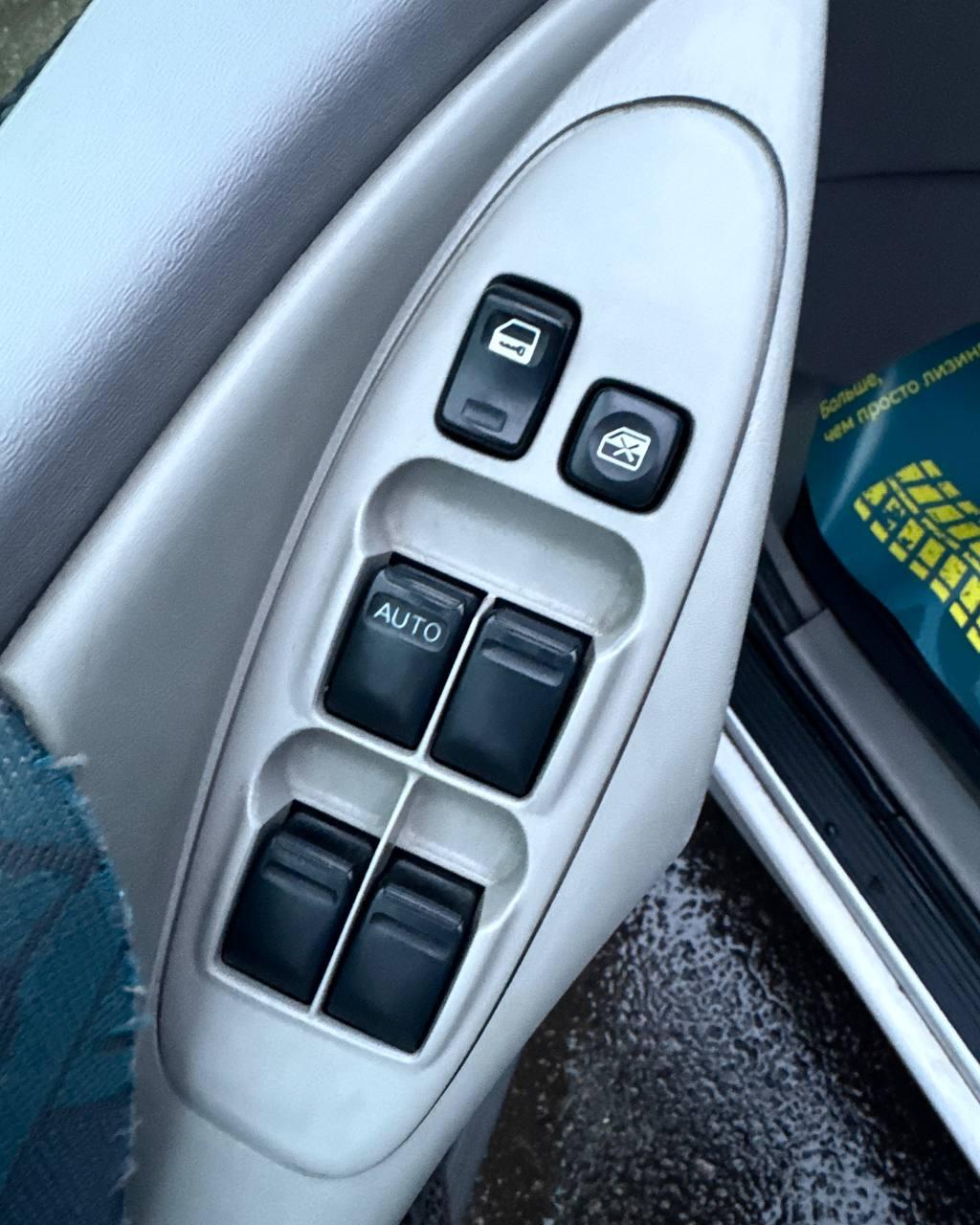 Nissan Almera Tino I , 2001 г., механика, дизель - фото 16