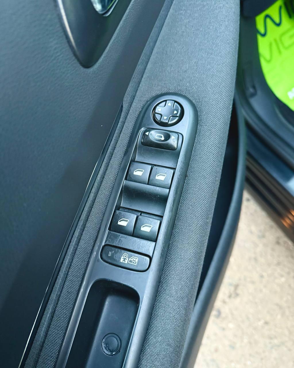 Peugeot 3008 I · Рестайлинг , 2014 г., механика, дизель - фото 14