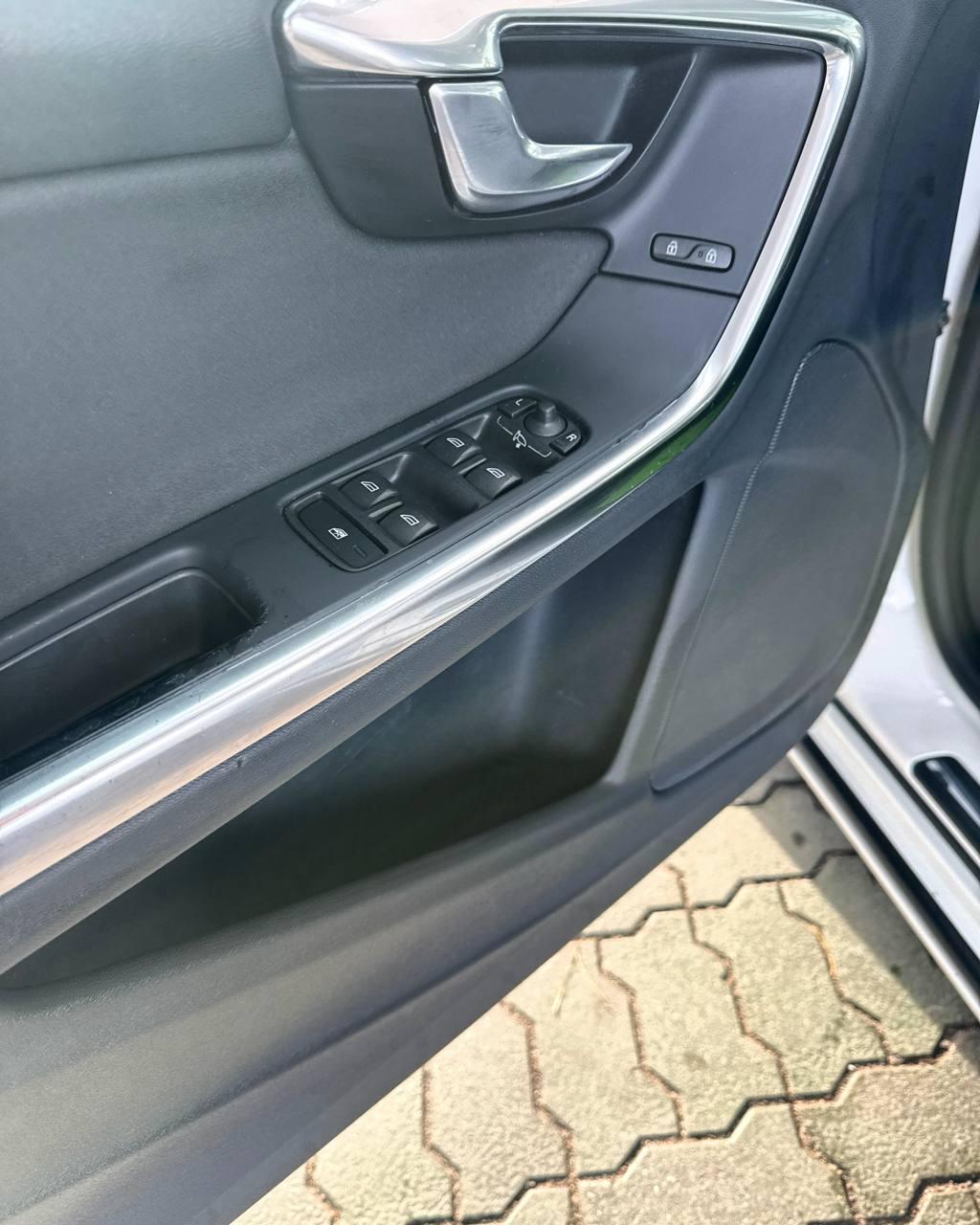 Volvo V60 I , 2011 г., механика, дизель - фото 9