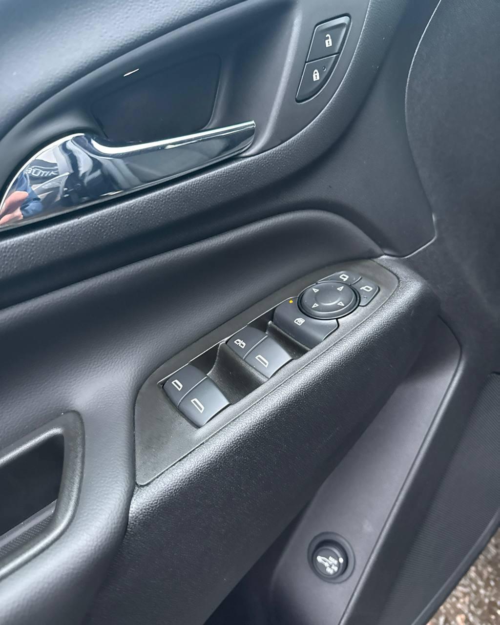 Chevrolet Equinox III · Рестайлинг , 2023 г., автомат, бензин - фото 15