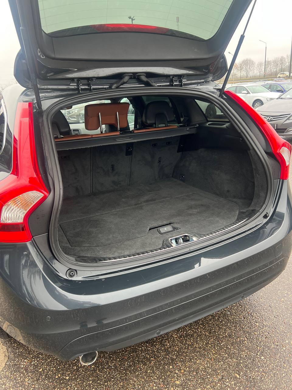 Volvo V60 I · Рестайлинг , 2014 г., механика, дизель - фото 15