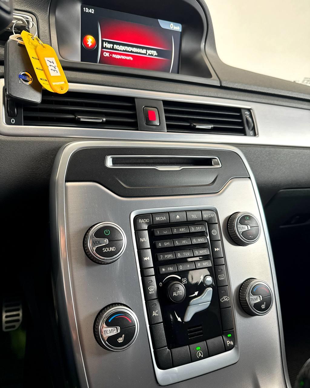 Volvo V70 III · Рестайлинг , 2014 г., механика, дизель - фото 13