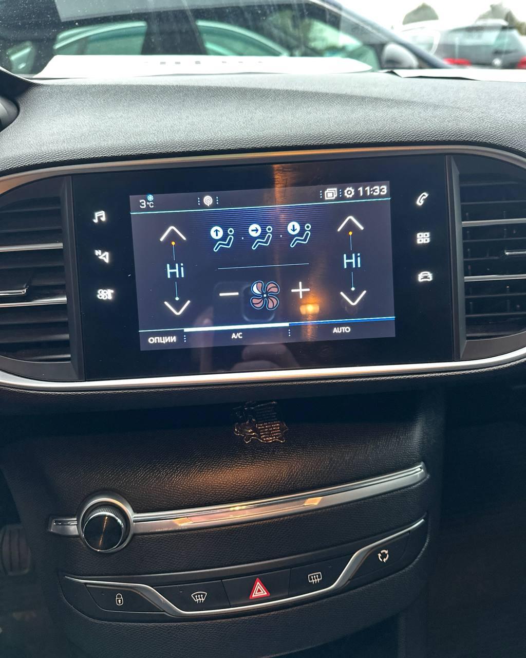 Peugeot 308 T9 · Рестайлинг , 2021 г., механика, дизель - фото 13