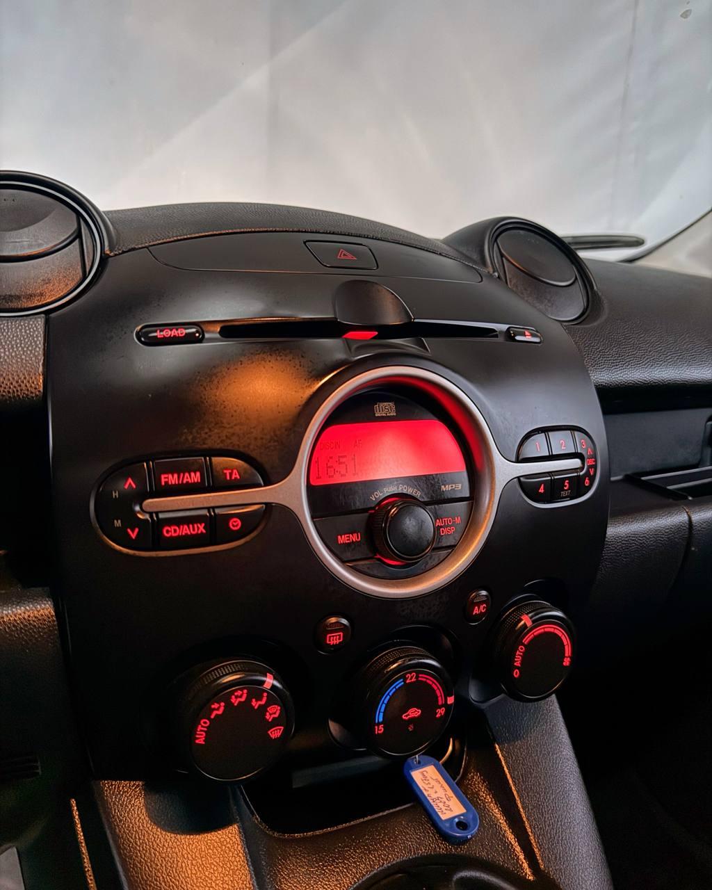 Mazda 2 II , 2007 г., механика, бензин - фото 12