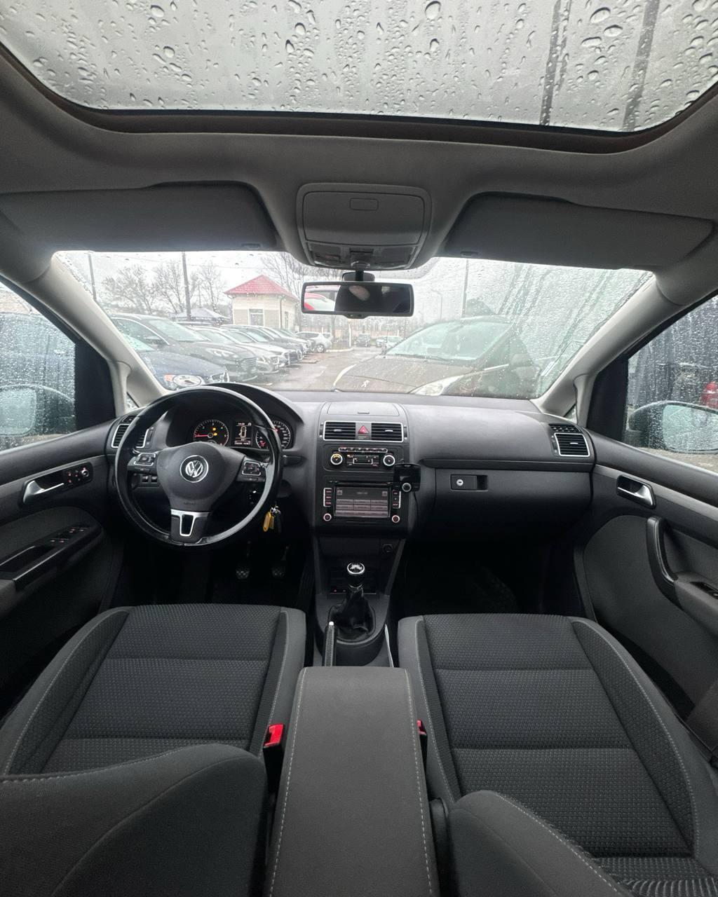 Volkswagen Touran I · 2-й рестайлинг , 2011 г., механика, дизель - фото 10