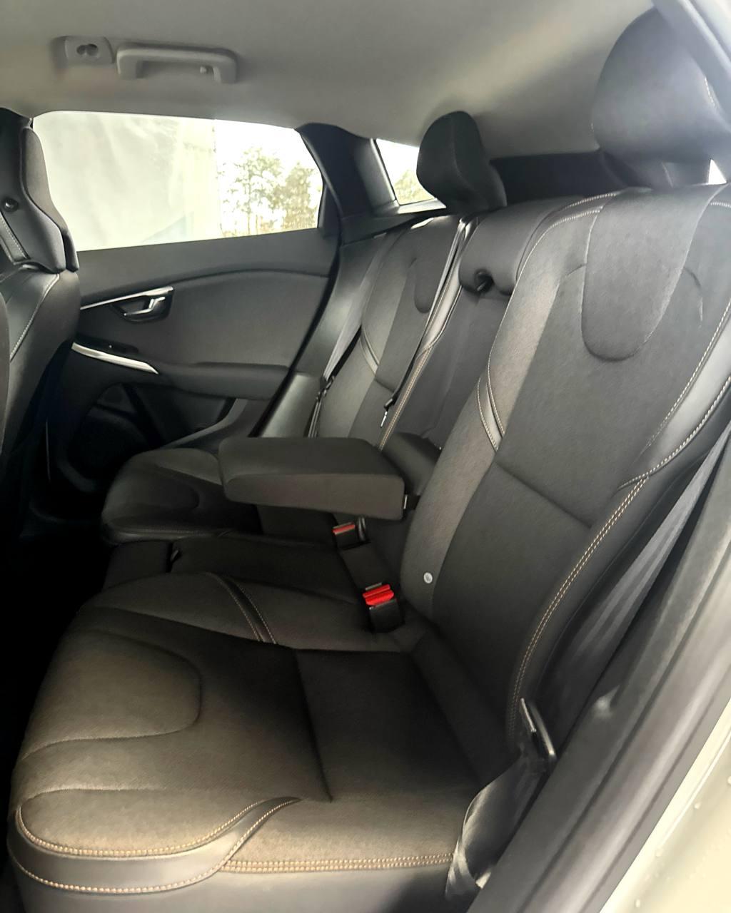 Volvo V40 Cross Country I , 2014 г., механика, дизель - фото 13