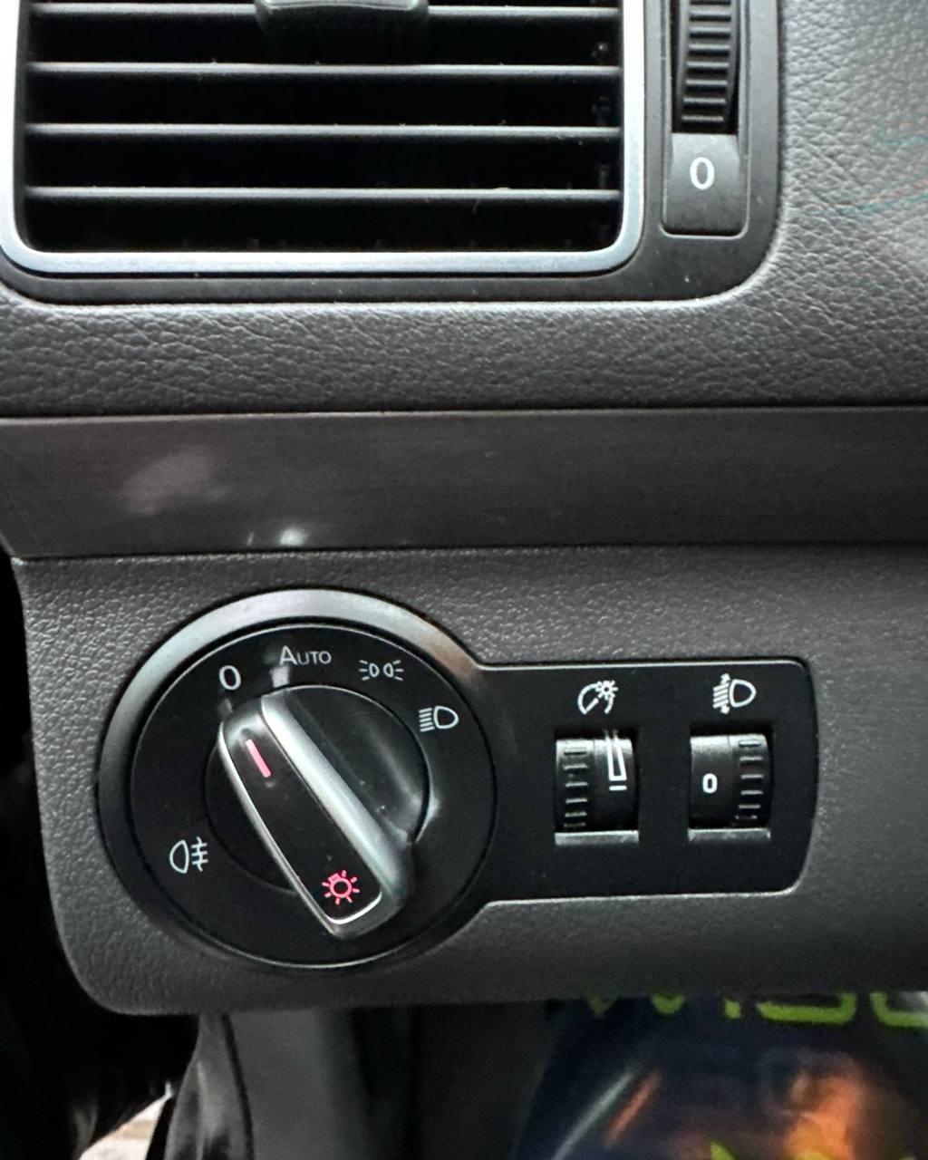 Volkswagen Touran I · 2-й рестайлинг , 2011 г., механика, дизель - фото 18