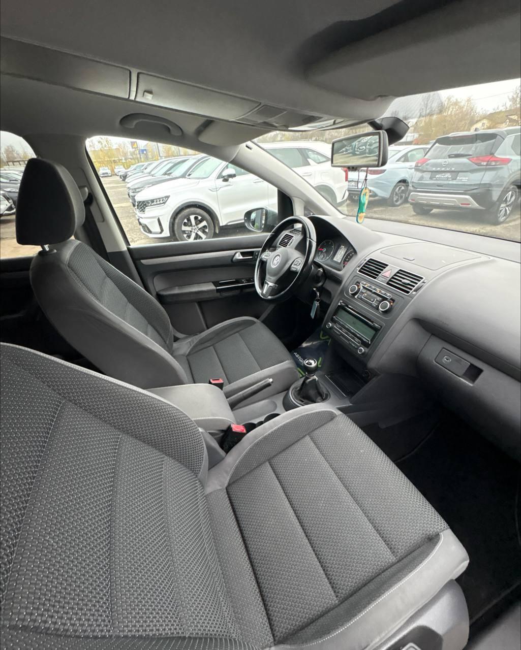 Volkswagen Touran I · 2-й рестайлинг , 2011 г., механика, дизель - фото 10