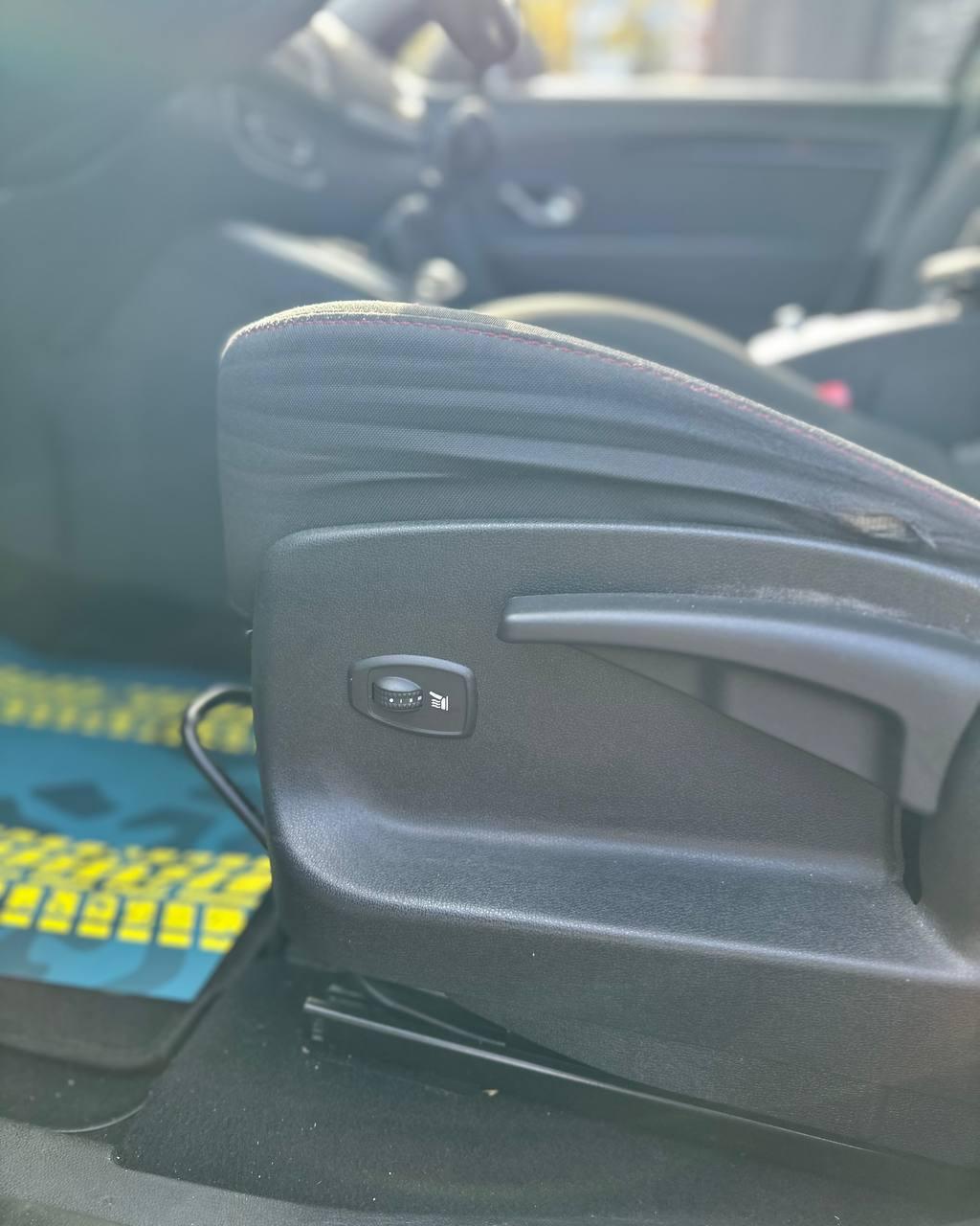 Renault Grand Scenic III · 2-й рестайлинг , 2013 г., механика, бензин - фото 12