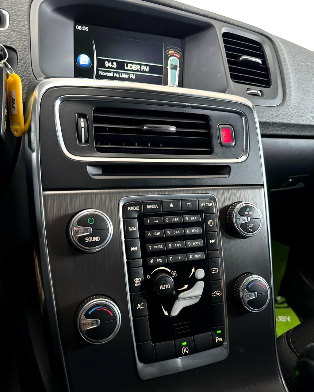 Volvo V60 I · Рестайлинг , 2014 г., механика, дизель - фото 12