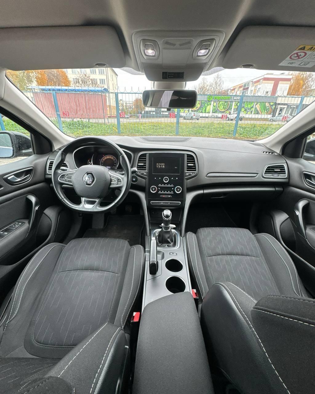 RENAULT MEGANE, 2018 г., механика, бензин - фото 10