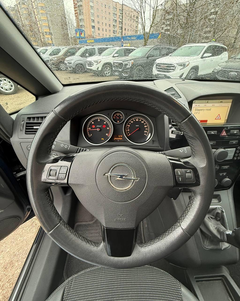 Opel Zafira B · Рестайлинг , 2011 г., механика, дизель - фото 11