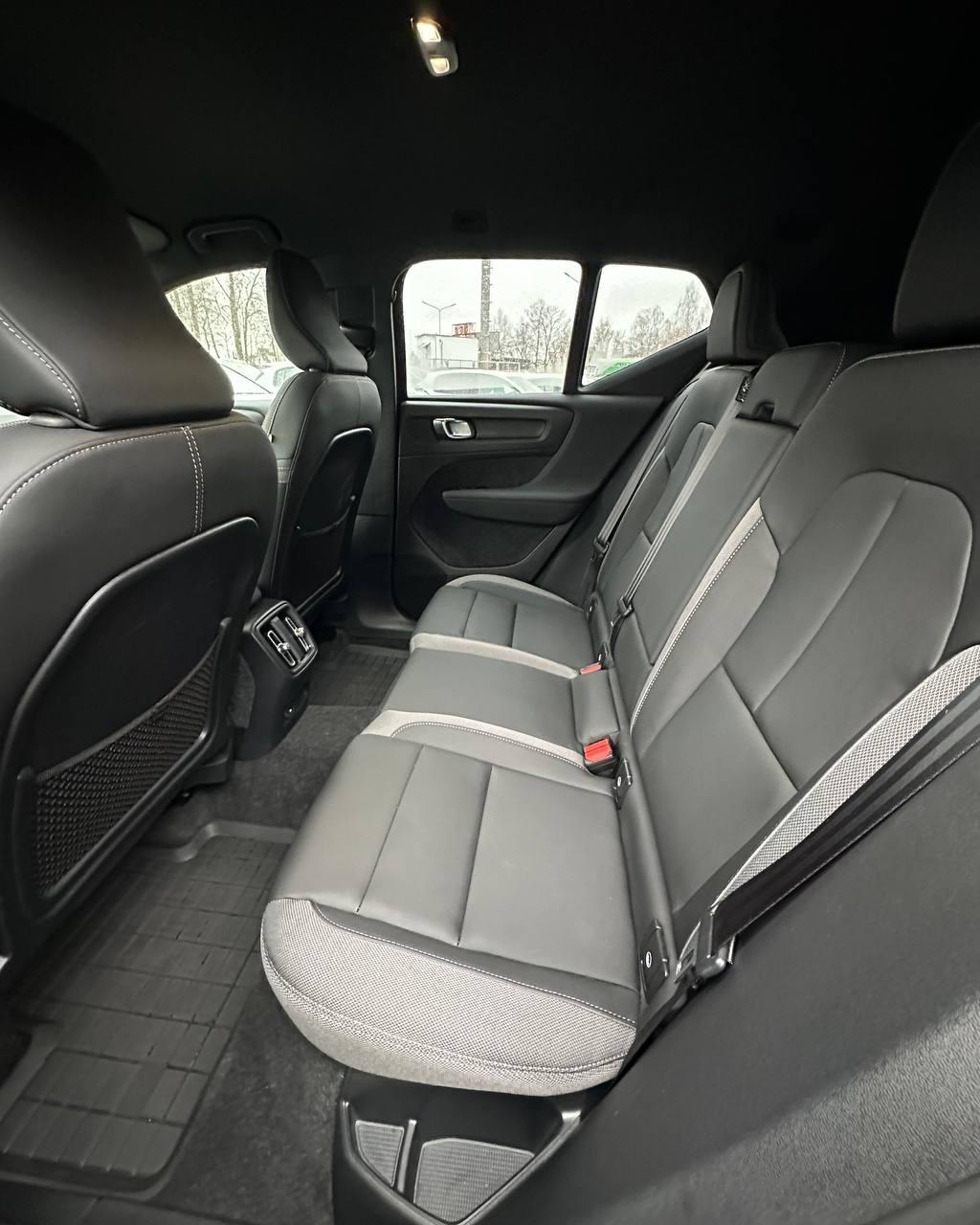 Volvo XC40 I · Рестайлинг , 2022 г., автомат, электро - фото 8