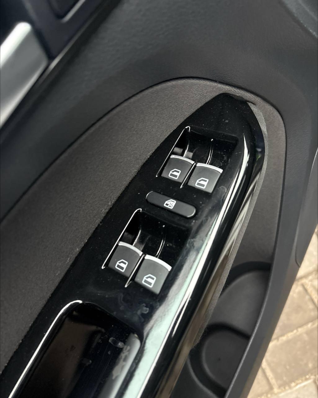 Volkswagen Touran I · 2-й рестайлинг , 2011 г., механика, дизель - фото 19