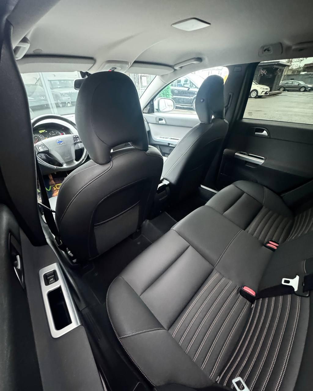 Volvo V50 I · 2-й рестайлинг , 2011 г., механика, дизель - фото 11