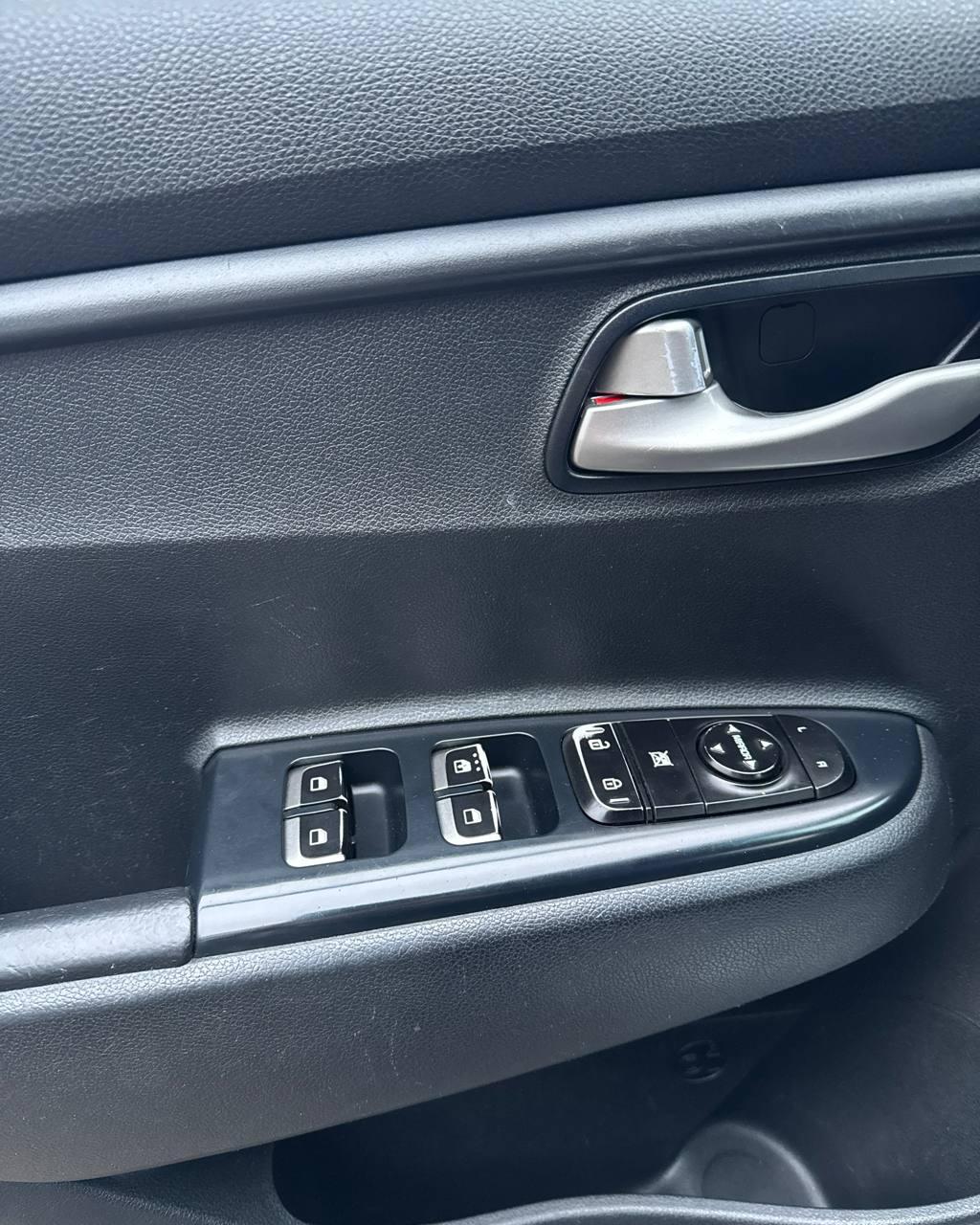 Kia Rio X (X-Line) I , 2018 г., механика, бензин - фото 14