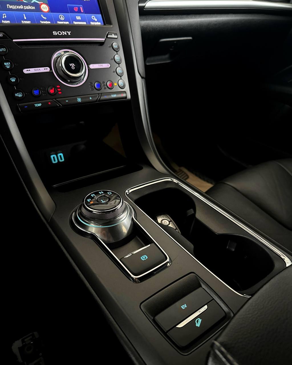 Ford Fusion USA II · 2-й рестайлинг , 2020 г., вариатор, гибрид - фото 11