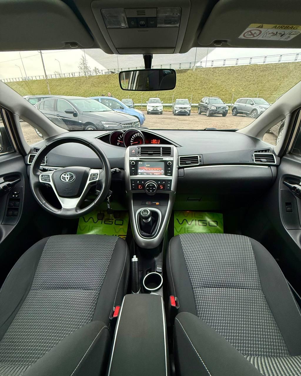 Toyota Verso I · Рестайлинг , 2014 г., механика, дизель - фото 16