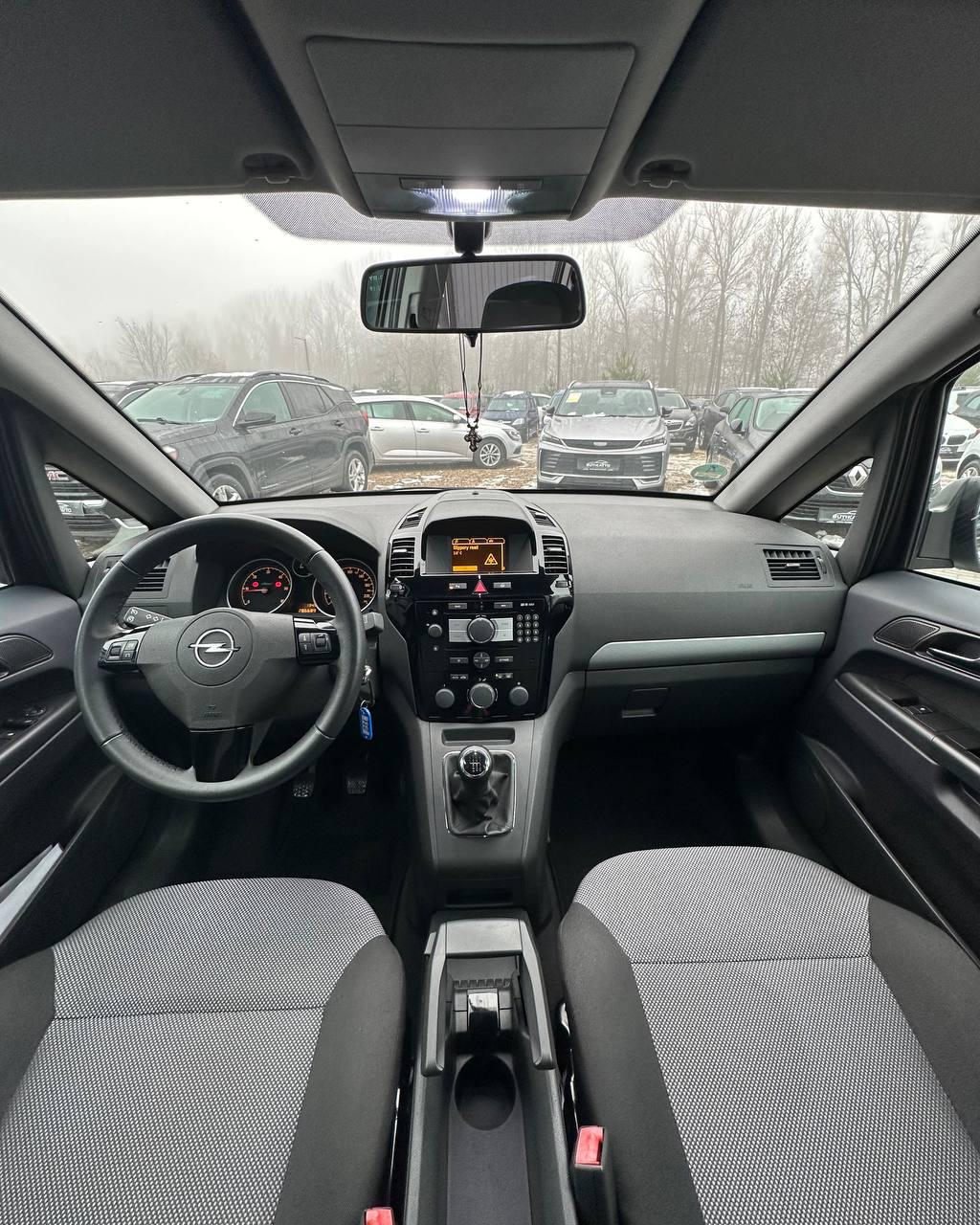 Opel Zafira B · Рестайлинг , 2011 г., механика, дизель - фото 9