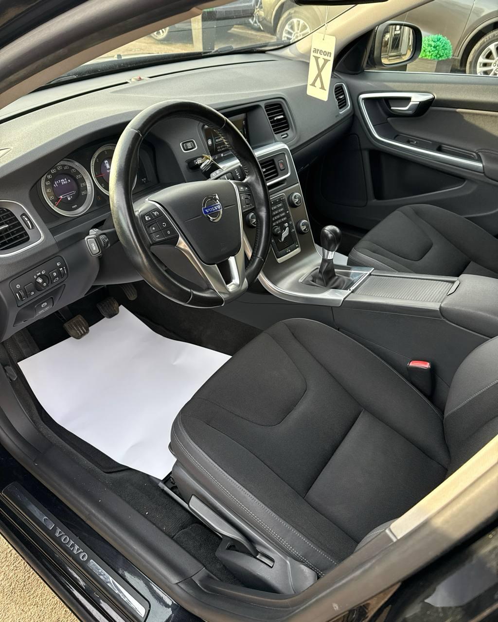 Volvo V60 I , 2011 г., механика, дизель - фото 11