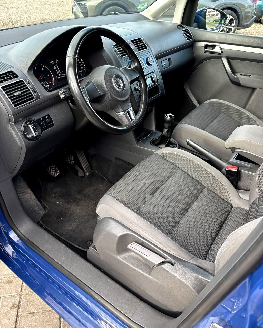 Volkswagen Touran I · 2-й рестайлинг , 2010 г., механика, дизель  - фото 10